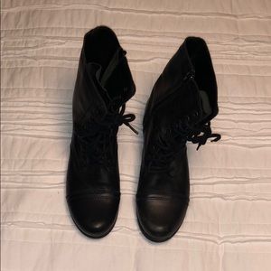 Steve Madden|| Black combat boot